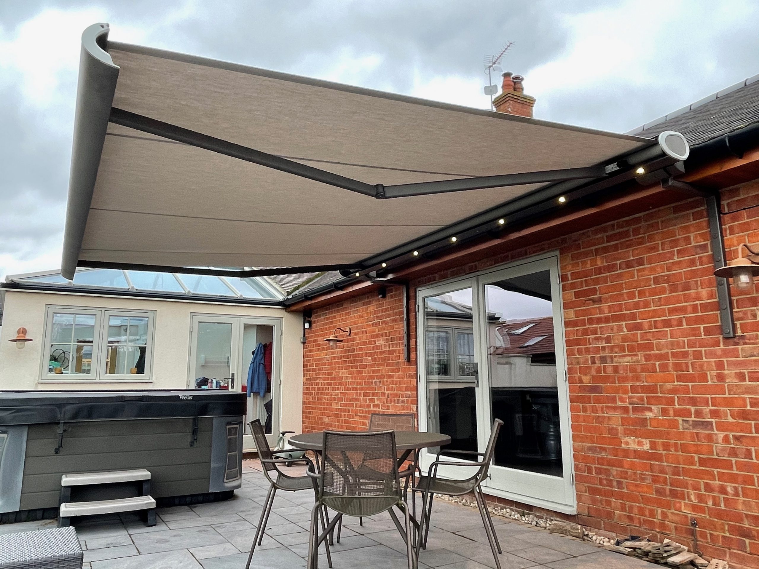 Retractable & Electric Awnings | Wellingborough, Milton Keynes, Bedford ...